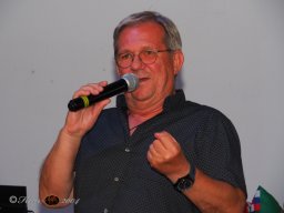 Künstler helfen Kinder - Mit Musik zur Menschlichkeit